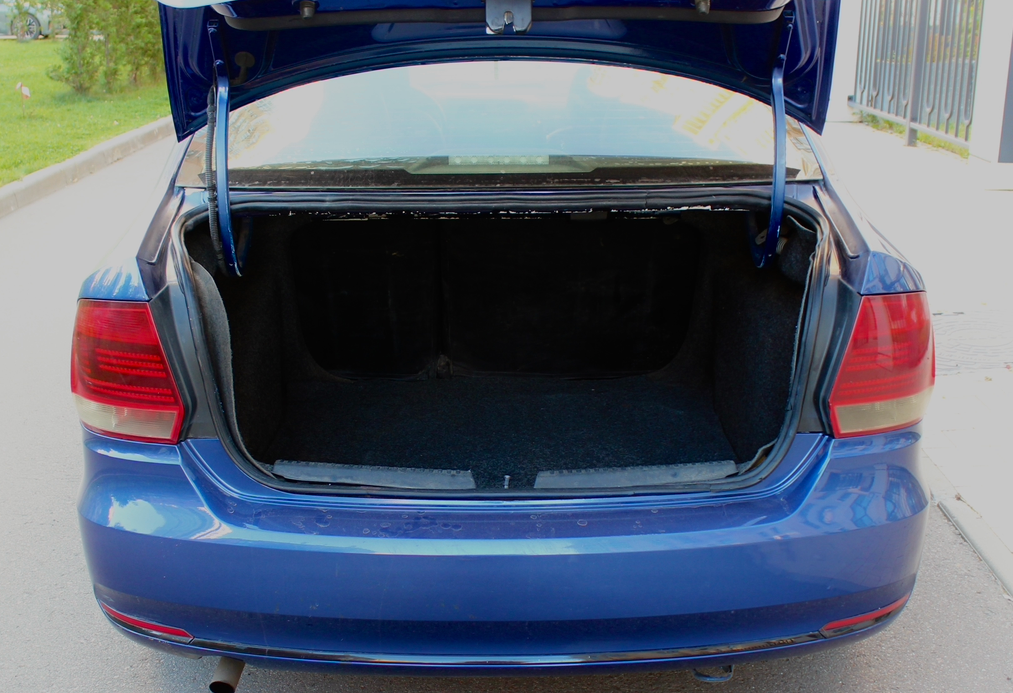 Аренда volkswagen polo эконом класса 2019 года в городе Москва Матвеевское от 2500 руб./сутки, передний привод, двигатель: бензин, объем 1.6 литров, каско (Мультидрайв), ОСАГО (Мультидрайв), без водителя, недорого, вид 8 - RentRide