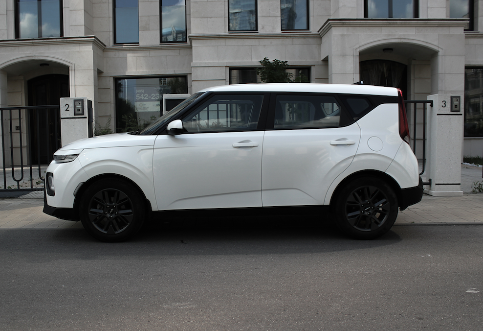 Аренда kia soul стандарт класса 2021 года в городе Москва Матвеевское от 4500 руб./сутки, передний привод, двигатель: бензин, объем 1.6 литров, каско (Мультидрайв), ОСАГО (Мультидрайв), без водителя, недорого, вид 5 - RentRide