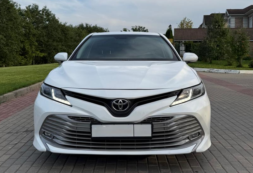 Аренда toyota camry бизнес класса 2019 года в городе Москва Ольховая от 5200 руб./сутки, передний привод, двигатель: бензин, объем 2 литра, ОСАГО (Мультидрайв), без водителя, недорого, вид 2 - RentRide
