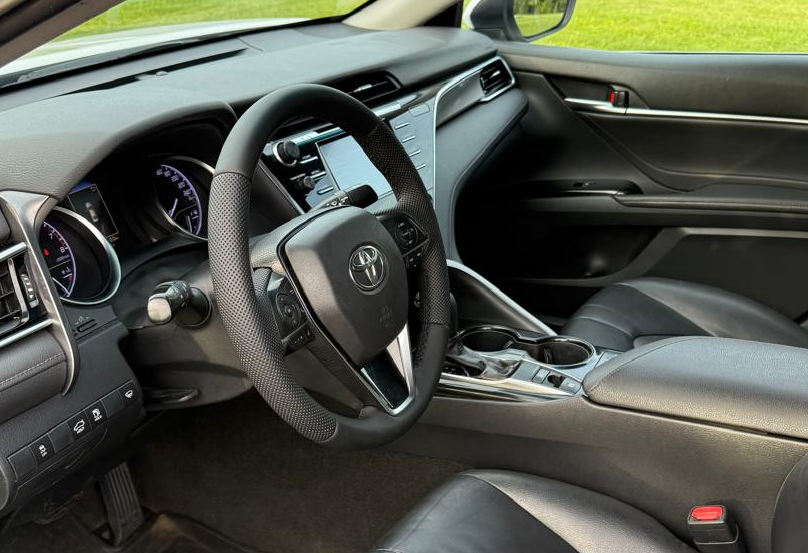 Аренда toyota camry бизнес класса 2019 года в городе Москва Ольховая от 5200 руб./сутки, передний привод, двигатель: бензин, объем 2 литра, ОСАГО (Мультидрайв), без водителя, недорого, вид 9 - RentRide