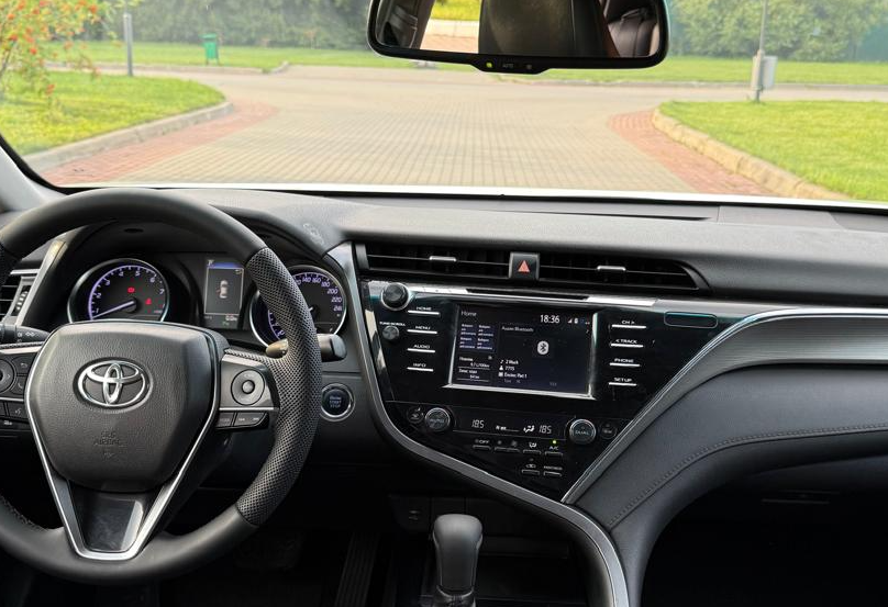 Аренда toyota camry бизнес класса 2019 года в городе Москва Ольховая от 5200 руб./сутки, передний привод, двигатель: бензин, объем 2 литра, ОСАГО (Мультидрайв), без водителя, недорого, вид 11 - RentRide