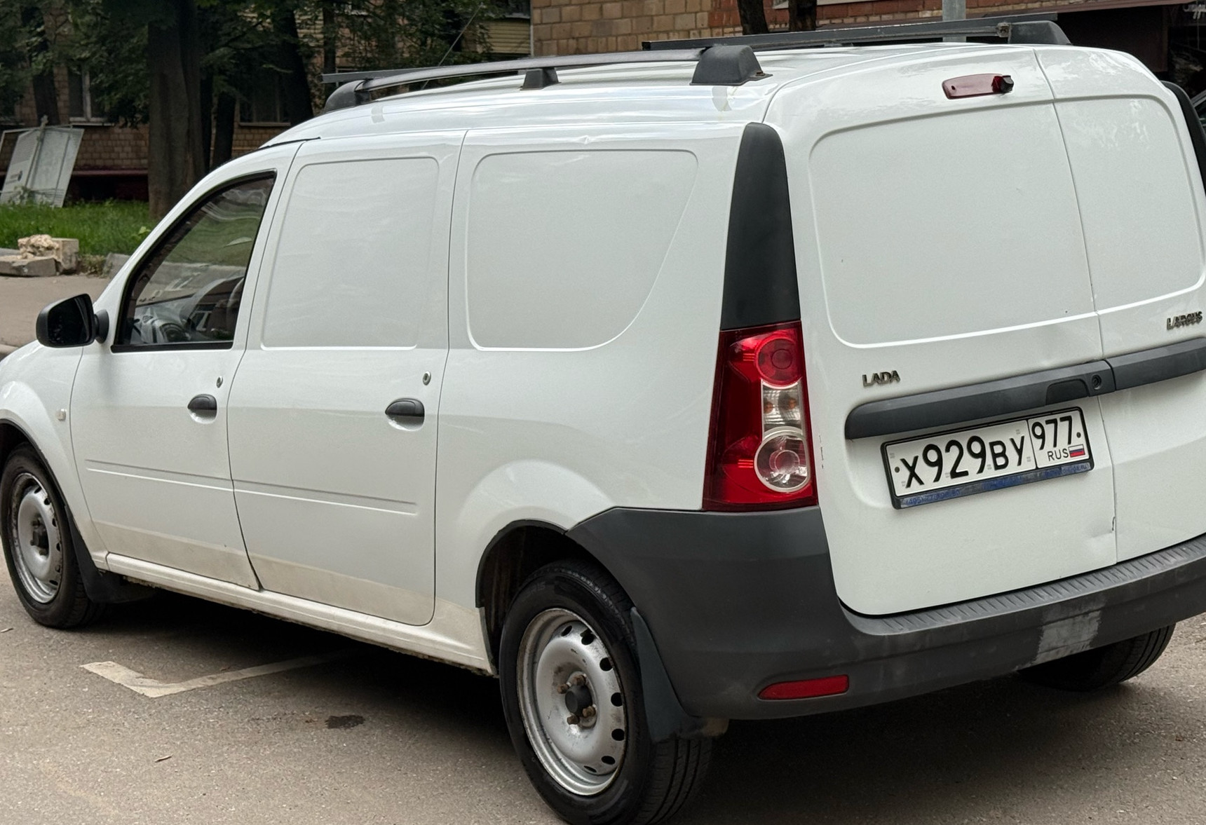 Аренда lada largus эконом класса 2013 года в городе Москва Нагорная от 2640 руб./сутки, передний привод, двигатель: бензин, объем 1.6 литров, ОСАГО (Впишу в полис), без водителя, недорого, вид 5 - RentRide