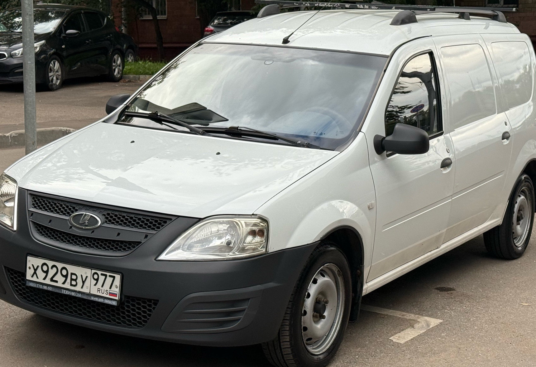 Аренда lada largus эконом класса 2013 года в городе Москва Нагорная от 2640 руб./сутки, передний привод, двигатель: бензин, объем 1.6 литров, ОСАГО (Впишу в полис), без водителя, недорого - RentRide