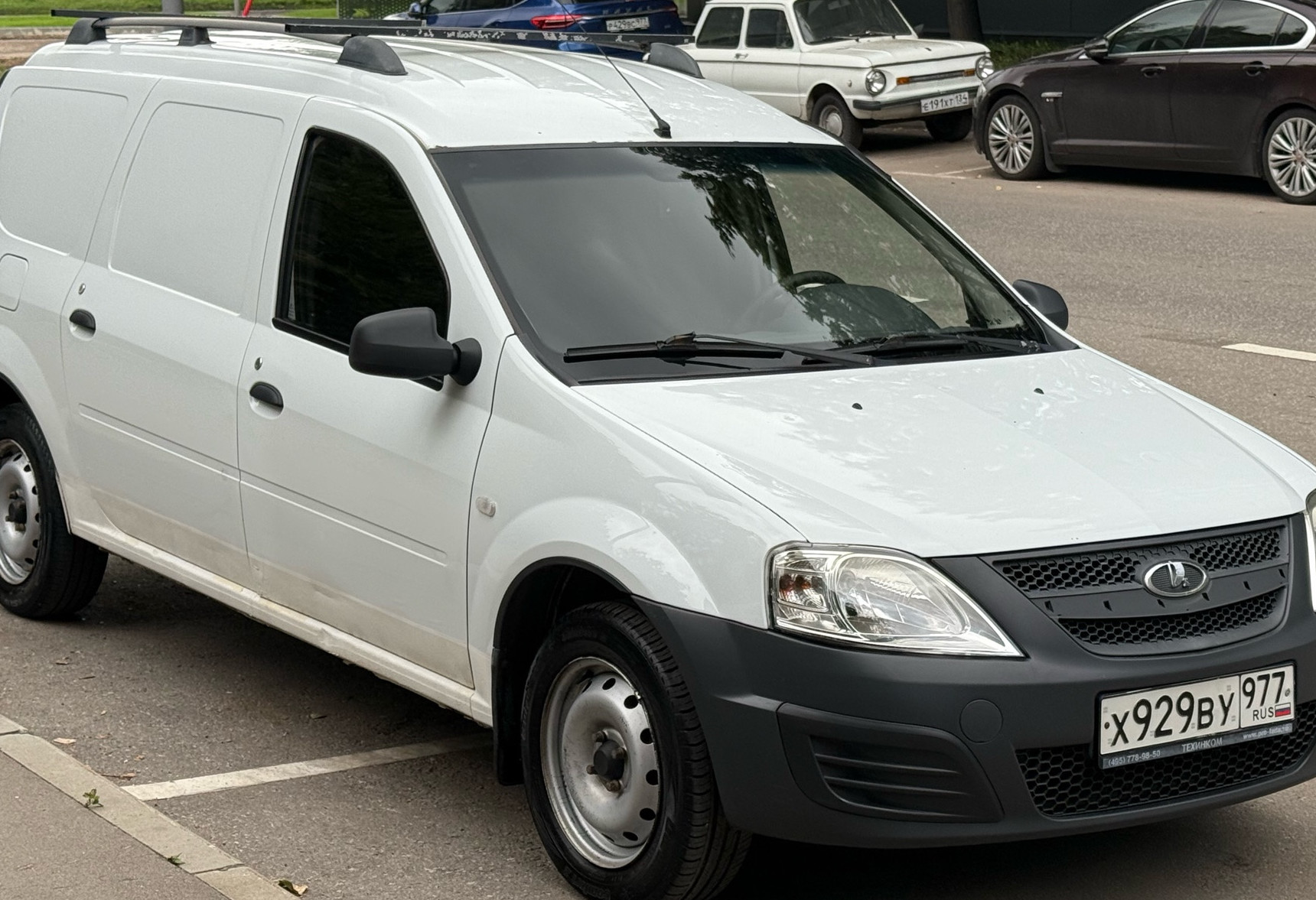Аренда lada largus эконом класса 2013 года в городе Москва Нагорная от 2640 руб./сутки, передний привод, двигатель: бензин, объем 1.6 литров, ОСАГО (Впишу в полис), без водителя, недорого, вид 3 - RentRide