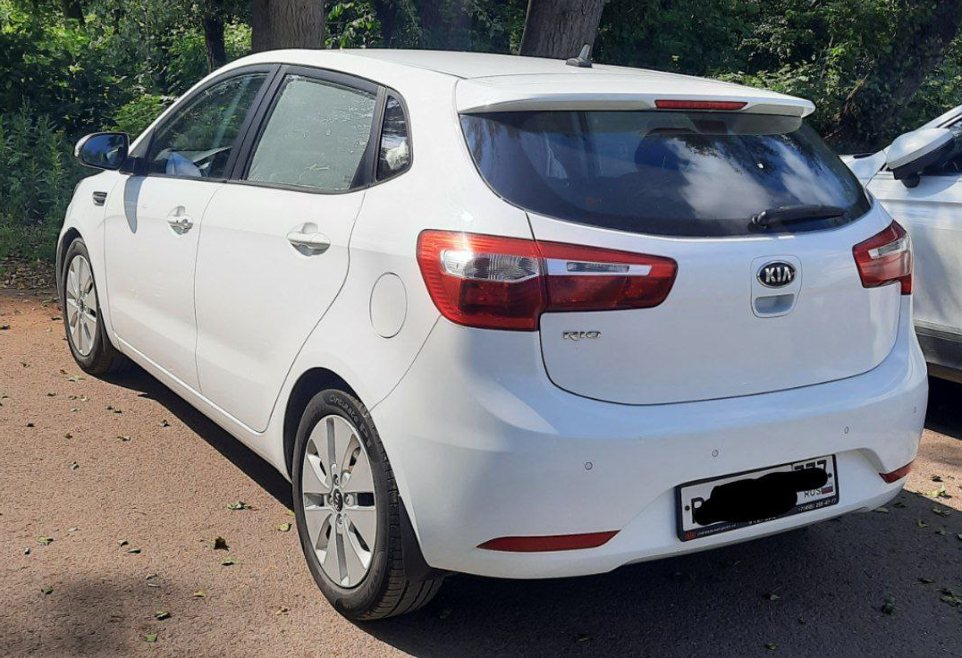 Аренда kia rio эконом класса 2014 года в городе Москва Лермонтовский проспект от 1590 руб./сутки, передний привод, двигатель: бензин, объем 1.6 литров, каско (Впишу в полис), ОСАГО (Впишу в полис), без водителя, недорого, вид 2 - RentRide