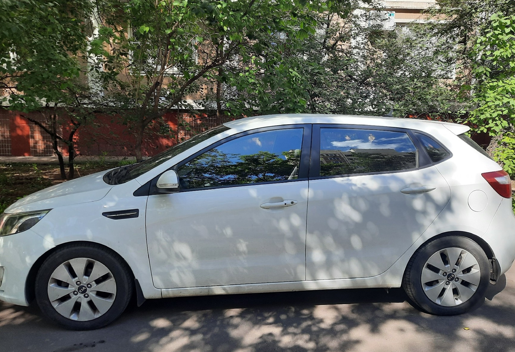 Аренда kia rio эконом класса 2014 года в городе Москва Зюзино от 1590 руб./сутки, передний привод, двигатель: бензин, объем 1.6 литров, каско (Впишу в полис), ОСАГО (Впишу в полис), без водителя, недорого, вид 7 - RentRide