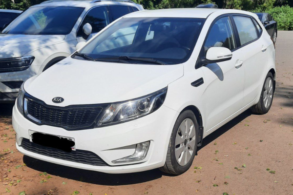 Прокат авто kia rio эконом класса 2014 года в городе Москва Лермонтовский проспект от 1590 руб./сутки, передний привод, двигатель: бензин, объем 1.6 литров, каско (Впишу в полис), ОСАГО (Впишу в полис), без водителя, недорого - RentRide
