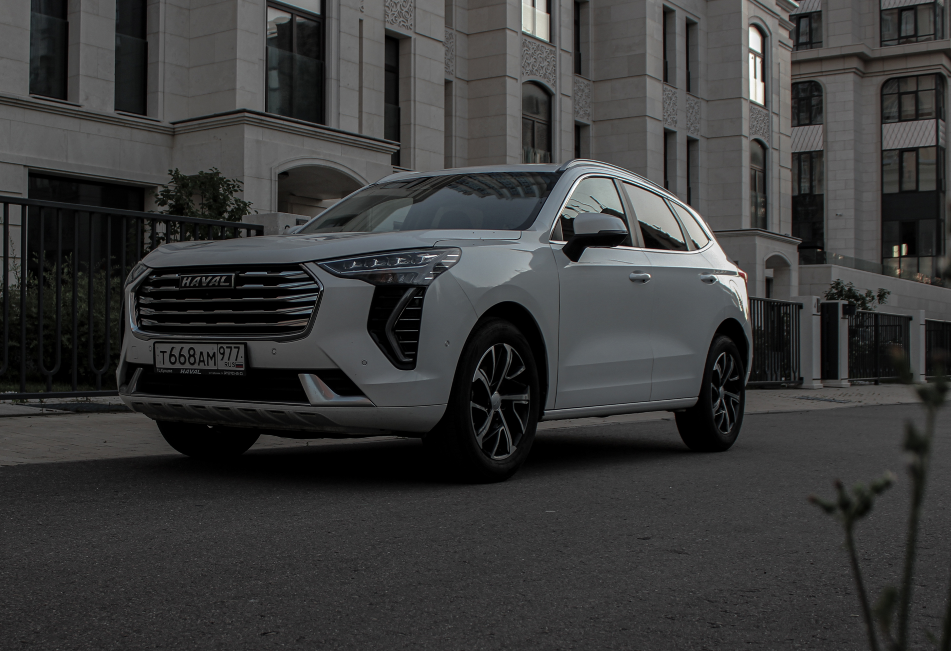 Аренда haval jolion бизнес класса 2023 года в городе Москва Славянский бульвар от 5900 руб./сутки, передний привод, двигатель: бензин, объем 1.5 литров, без водителя, недорого - RentRide