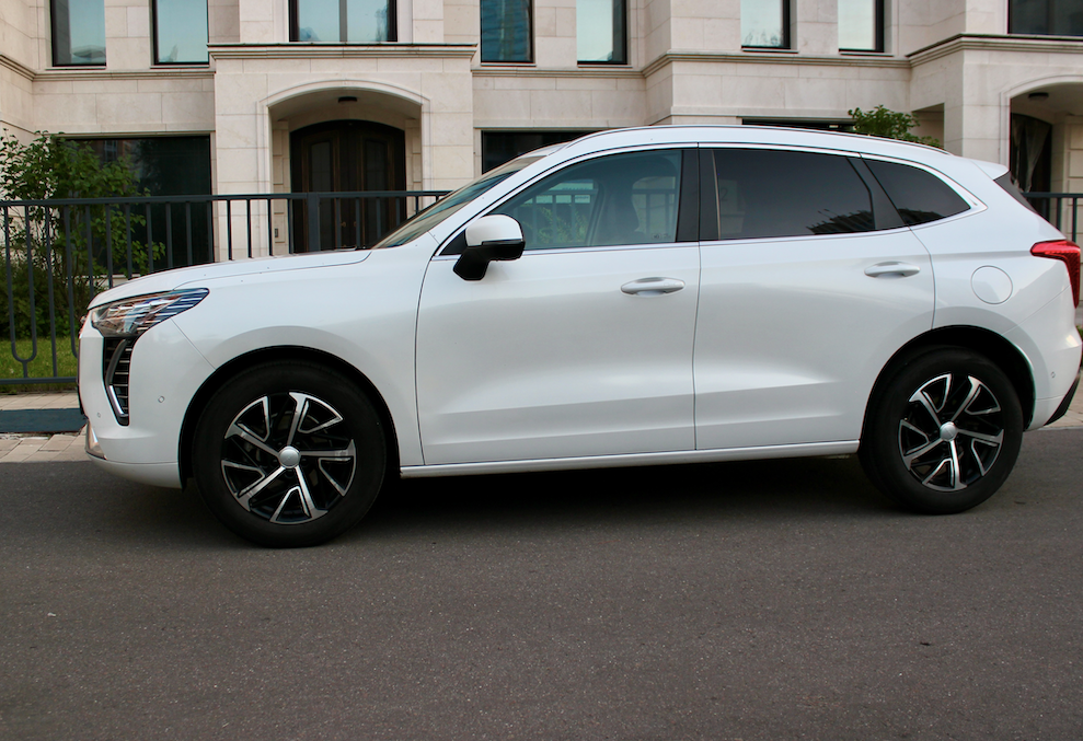 Аренда haval jolion стандарт класса 2023 года в городе Москва Славянский бульвар от 3800 руб./сутки, передний привод, двигатель: бензин, объем 1.5 литров, без водителя, недорого, вид 2 - RentRide