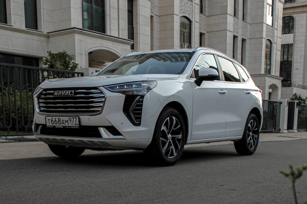 Прокат авто haval jolion бизнес класса 2023 года в городе Москва Славянский бульвар от 5900 руб./сутки, передний привод, двигатель: бензин, объем 1.5 литров, без водителя, недорого - RentRide