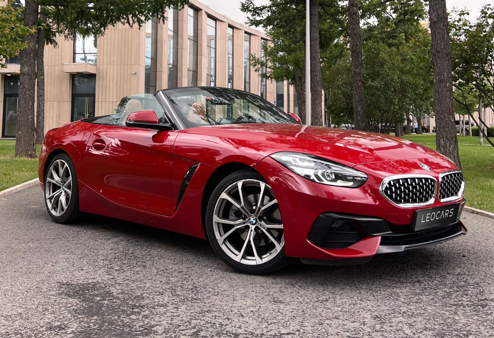 Аренда bmw z4 премиум класса 2022 года в городе Москва от 16800 руб./сутки, задний привод, двигатель: бензин, объем 2 литра, ОСАГО (Мультидрайв), без водителя, недорого - RentRide