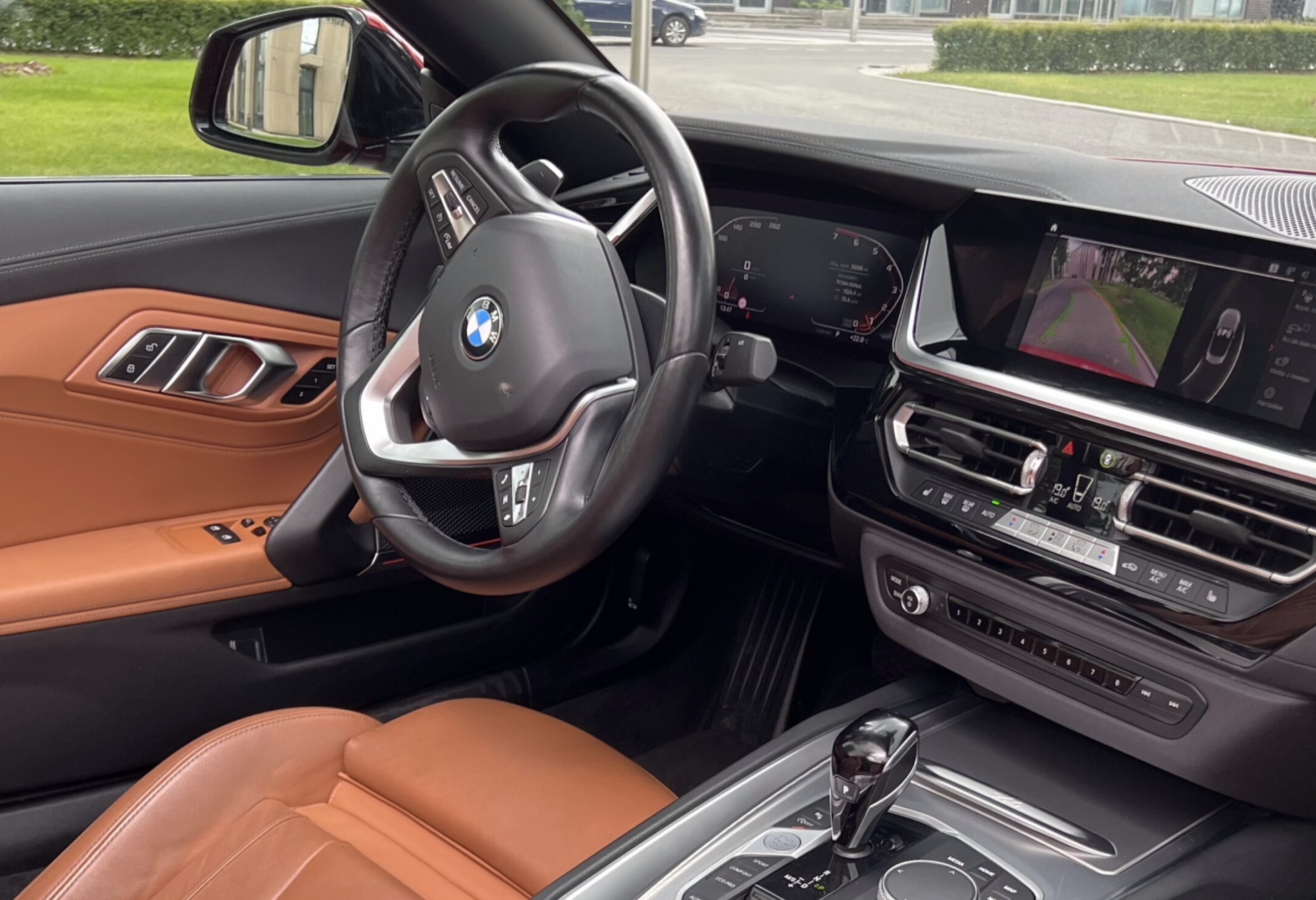 Аренда bmw z4 премиум класса 2022 года в городе Москва от 16800 руб./сутки, задний привод, двигатель: бензин, объем 2 литра, ОСАГО (Мультидрайв), без водителя, недорого, вид 3 - RentRide