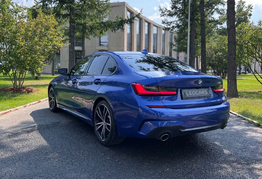 Аренда bmw 3-serii премиум класса 2018 года в городе Москва от 12800 руб./сутки, задний привод, двигатель: бензин, объем 2 литра, ОСАГО (Мультидрайв), без водителя, недорого, вид 2 - RentRide