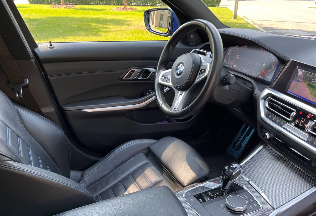Аренда bmw 3-serii премиум класса 2018 года в городе Москва от 12800 руб./сутки, задний привод, двигатель: бензин, объем 2 литра, ОСАГО (Мультидрайв), без водителя, недорого, вид 3 - RentRide