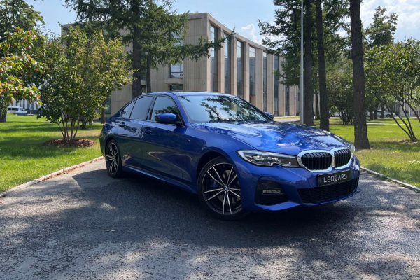Прокат авто bmw 3-serii премиум класса 2018 года в городе Москва от 12800 руб./сутки, задний привод, двигатель: бензин, объем 2 литра, ОСАГО (Мультидрайв), без водителя, недорого - RentRide
