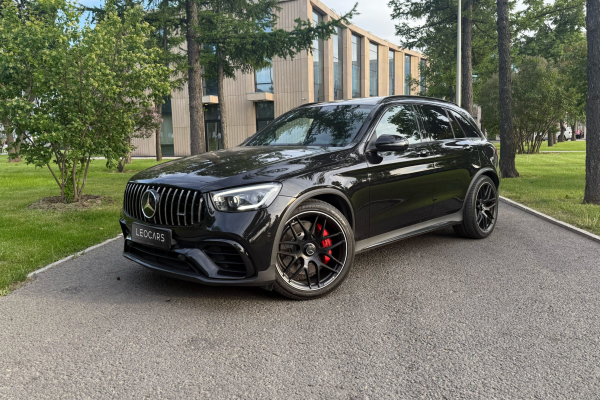 Прокат авто mercedes-benz glc-amg премиум класса 2018 года в городе Москва от 26400 руб./сутки, полный привод, двигатель: бензин, объем 4 литра, ОСАГО (Мультидрайв), без водителя, недорого - RentRide