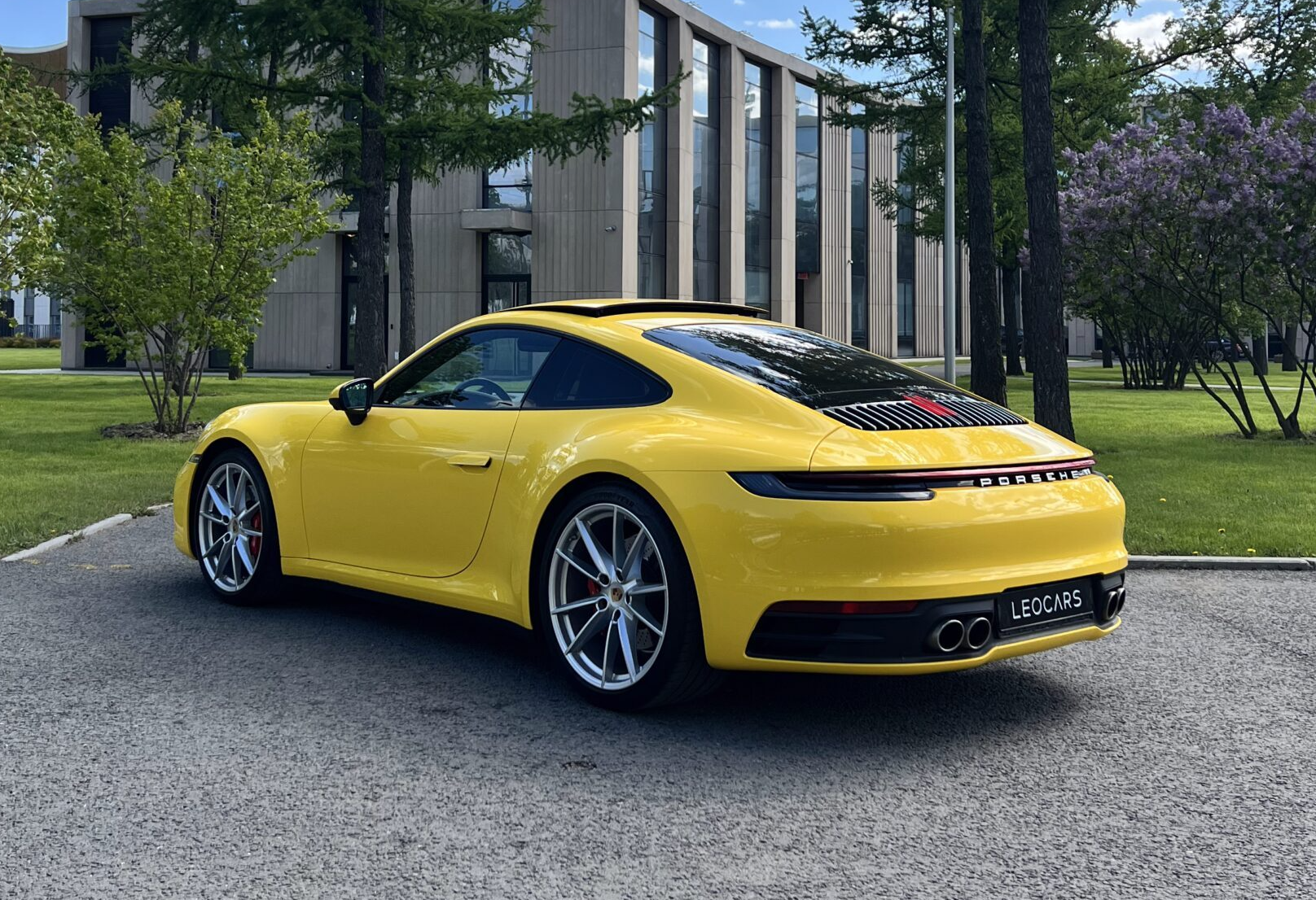 Аренда porsche 911 премиум класса 2020 года в городе Москва от 38400 руб./сутки, полный привод, двигатель: бензин, объем 3 литра, ОСАГО (Мультидрайв), без водителя, недорого, вид 2 - RentRide