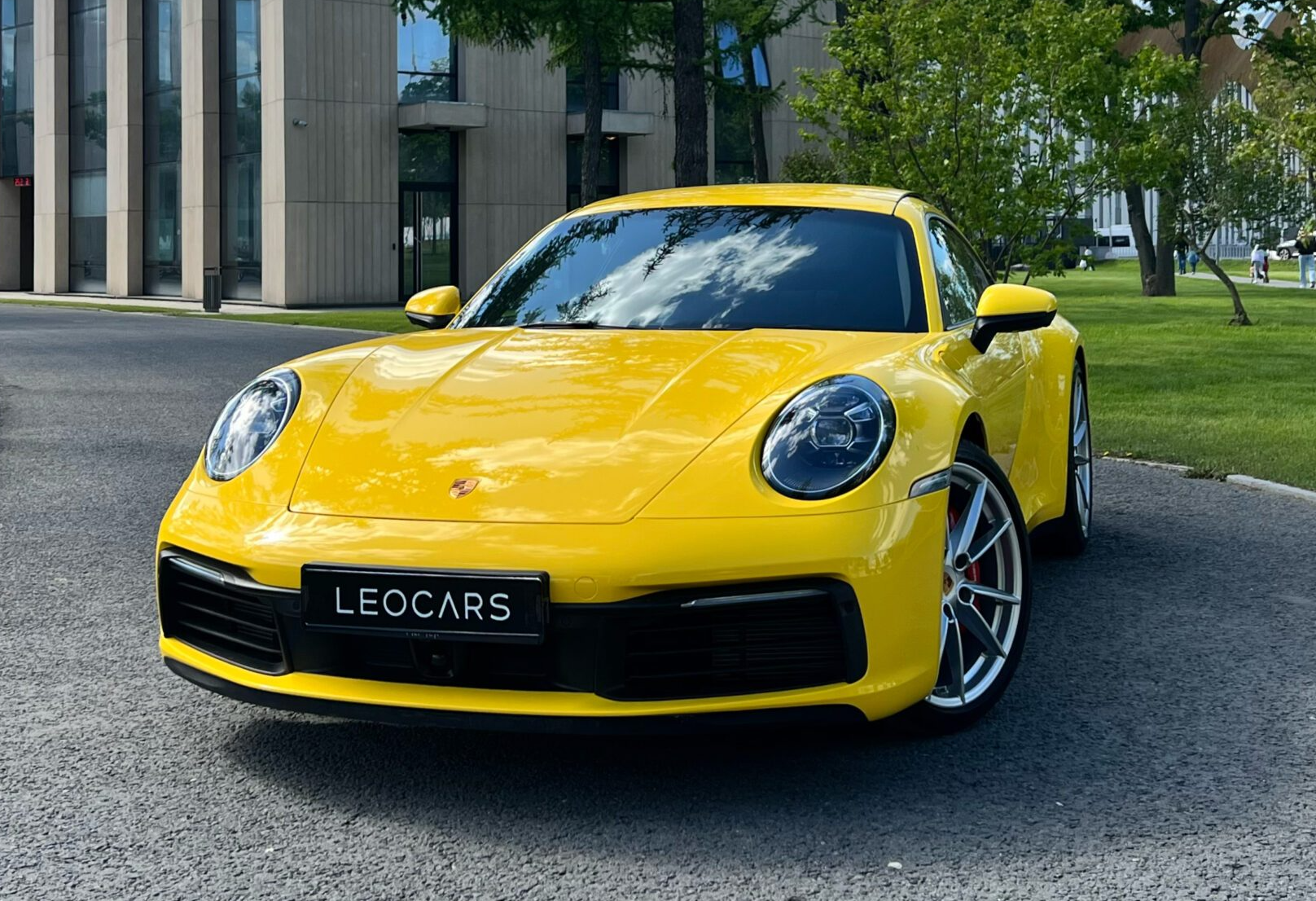 Аренда porsche 911 премиум класса 2020 года в городе Москва от 38400 руб./сутки, полный привод, двигатель: бензин, объем 3 литра, ОСАГО (Мультидрайв), без водителя, недорого - RentRide