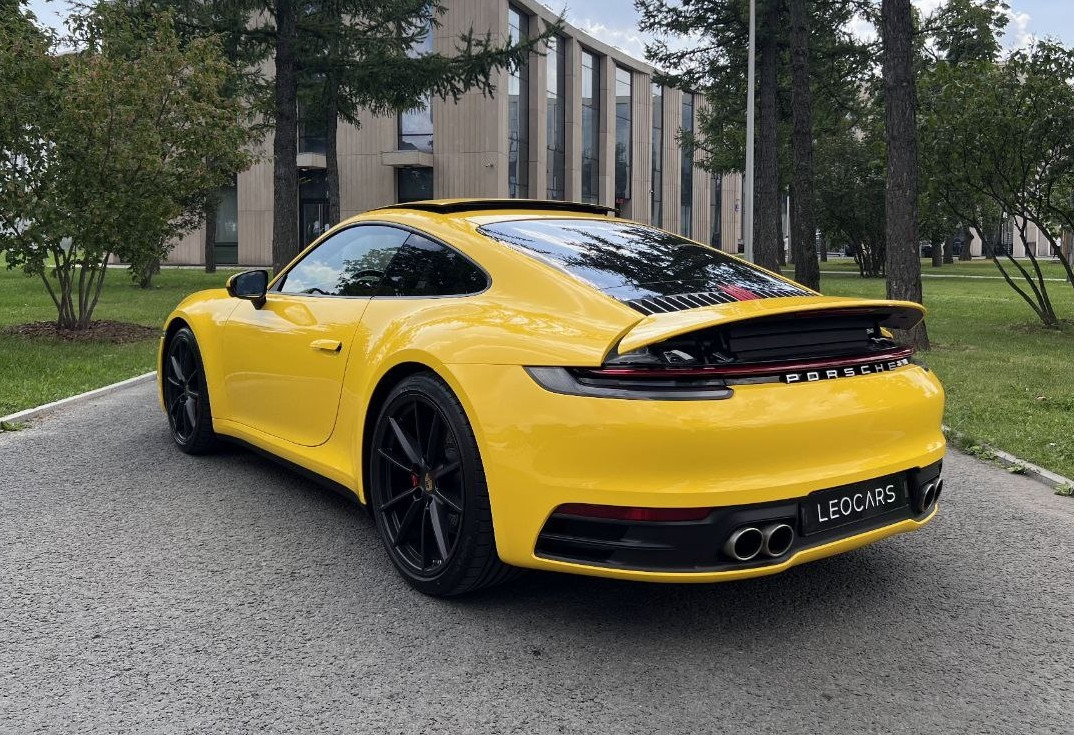 Аренда porsche 911 премиум класса 2020 года в городе Москва от 38400 руб./сутки, полный привод, двигатель: бензин, объем 3 литра, ОСАГО (Мультидрайв), без водителя, недорого, вид 2 - RentRide