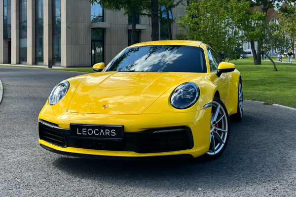 Прокат авто porsche 911 премиум класса 2020 года в городе Москва от 38400 руб./сутки, полный привод, двигатель: бензин, объем 3 литра, ОСАГО (Мультидрайв), без водителя, недорого - RentRide