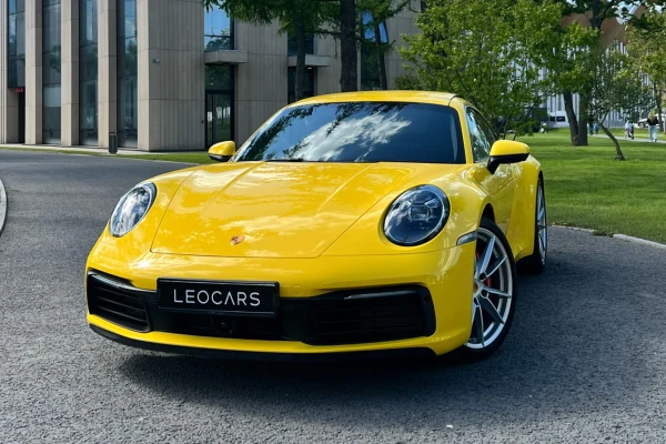Прокат авто porsche 911 премиум класса 2020 года в городе Москва от 38400 руб./сутки, полный привод, двигатель: бензин, объем 3 литра, ОСАГО (Мультидрайв), без водителя, недорого - RentRide