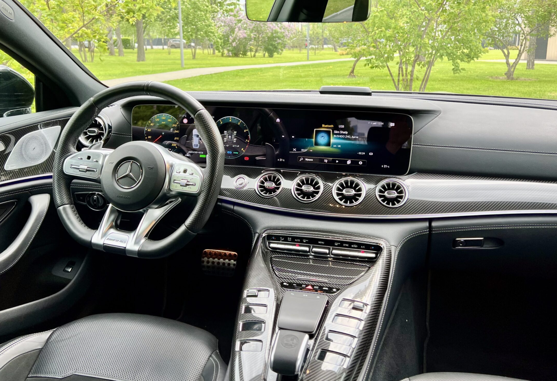 Аренда mercedes-benz amg-gt премиум класса 2021 года в городе Москва от 26400 руб./сутки, полный привод, двигатель: бензин, объем 3 литра, ОСАГО (Мультидрайв), без водителя, недорого, вид 3 - RentRide