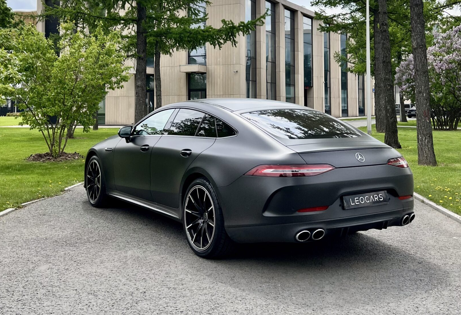 Аренда mercedes-benz amg-gt премиум класса 2021 года в городе Москва от 26400 руб./сутки, полный привод, двигатель: бензин, объем 3 литра, ОСАГО (Мультидрайв), без водителя, недорого, вид 2 - RentRide