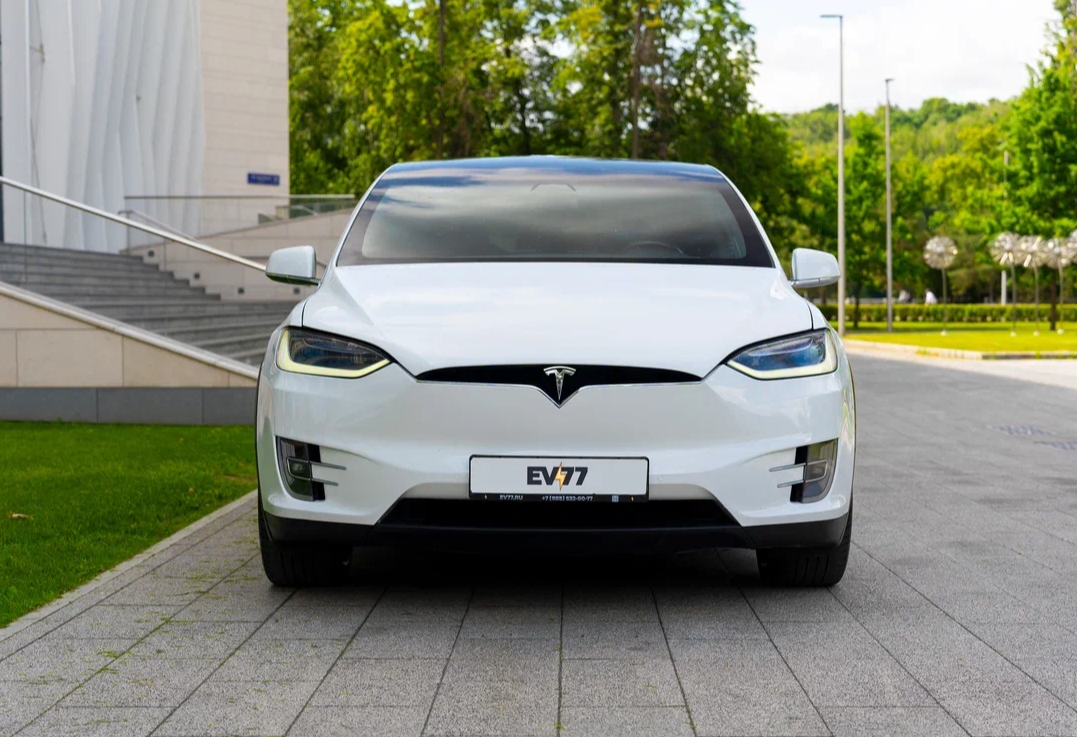 Аренда tesla model-x премиум класса 2020 года в городе Москва Ленинский проспект от 23192 руб./сутки, полный привод, двигатель: электро, ОСАГО (Мультидрайв), без водителя, недорого, вид 3 - RentRide