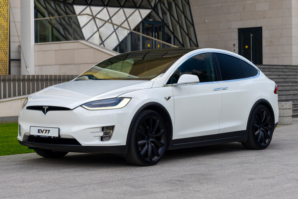 Прокат авто tesla model-x премиум класса 2020 года в городе Москва Ленинский проспект от 23192 руб./сутки, полный привод, двигатель: электро, ОСАГО (Мультидрайв), без водителя, недорого - RentRide