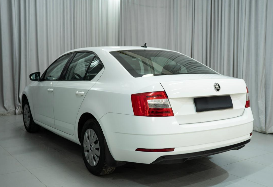 Аренда skoda octavia эконом класса 2019 года в городе Москва Ольховая от 1900 руб./сутки, передний привод, двигатель: бензин, объем 1.6 литров, ОСАГО (Мультидрайв), без водителя, недорого, вид 5 - RentRide