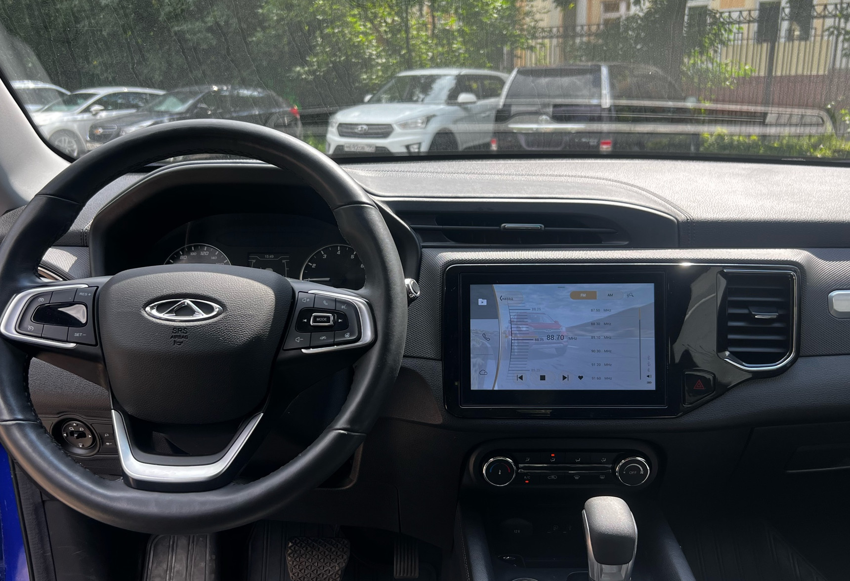 Аренда chery tiggo-4 эконом класса 2022 года в городе Москва Коптево от 2800 руб./сутки, передний привод, двигатель: бензин, объем 1.5 литров, ОСАГО (Мультидрайв), без водителя, недорого, вид 3 - RentRide