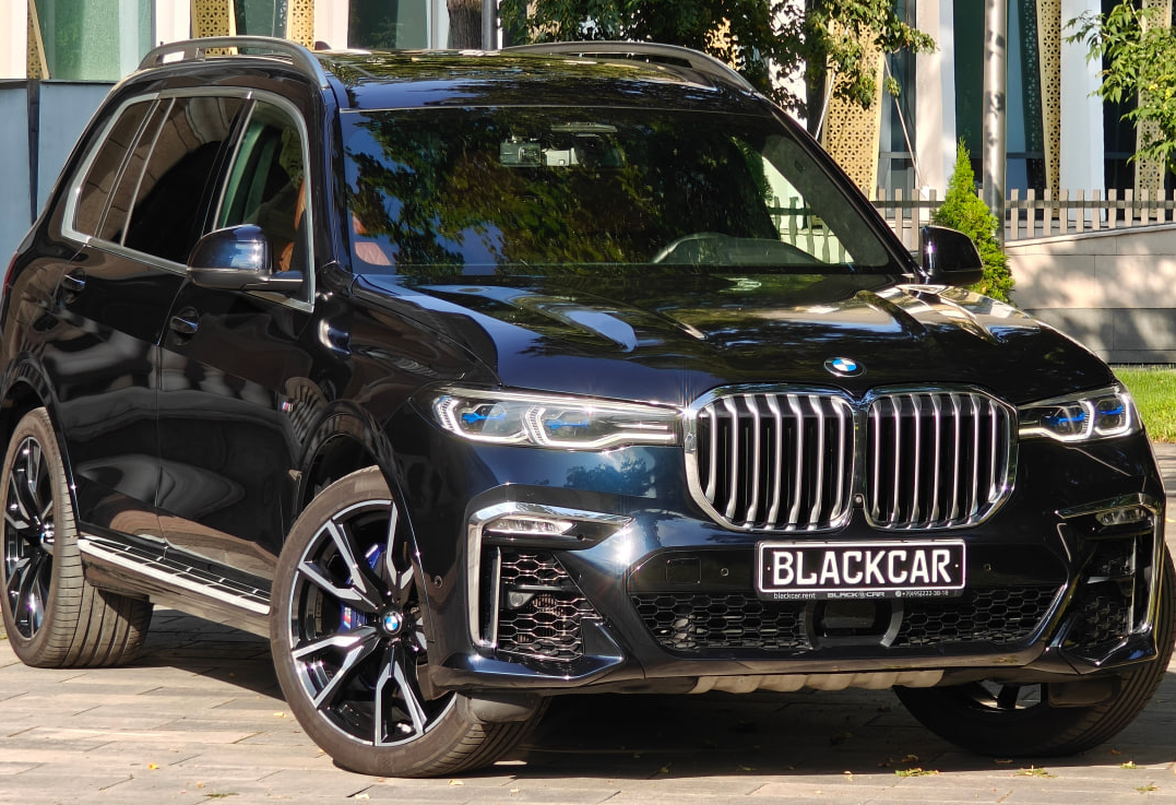Аренда bmw x7 премиум класса 2022 года в городе Москва Киевская от 21680 руб./сутки, полный привод, двигатель: дизель, объем 3 литра, ОСАГО (Мультидрайв), без водителя, недорого - RentRide