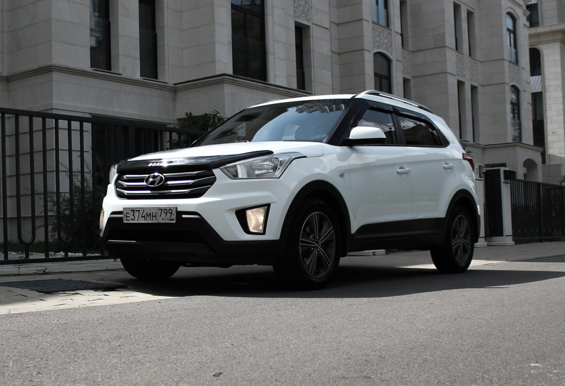 Аренда hyundai creta стандарт класса 2018 года в городе Москва Славянский бульвар от 4400 руб./сутки, передний привод, двигатель: бензин, объем 1.6 литров, каско (Мультидрайв), ОСАГО (Мультидрайв), без водителя, недорого - RentRide