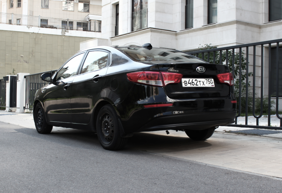 Аренда kia rio стандарт класса 2017 года в городе Москва Славянский бульвар от 4000 руб./сутки, передний привод, двигатель: бензин, объем 1.6 литров, каско (Мультидрайв), ОСАГО (Мультидрайв), без водителя, недорого, вид 6 - RentRide