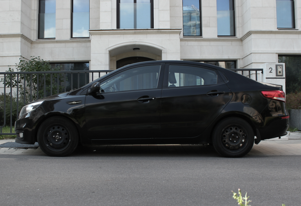 Аренда kia rio стандарт класса 2017 года в городе Москва Славянский бульвар от 4000 руб./сутки, передний привод, двигатель: бензин, объем 1.6 литров, каско (Мультидрайв), ОСАГО (Мультидрайв), без водителя, недорого, вид 5 - RentRide