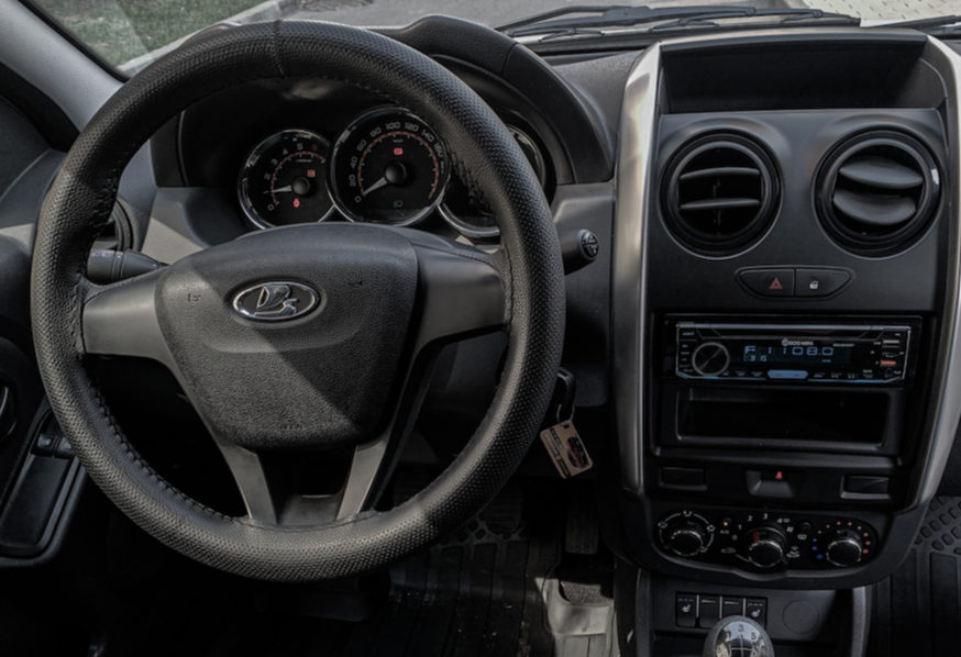 Аренда lada largus эконом класса 2024 года в городе Москва Славянский бульвар от 3000 руб./сутки, передний привод, каско (Мультидрайв), ОСАГО (Мультидрайв), без водителя, недорого, вид 2 - RentRide