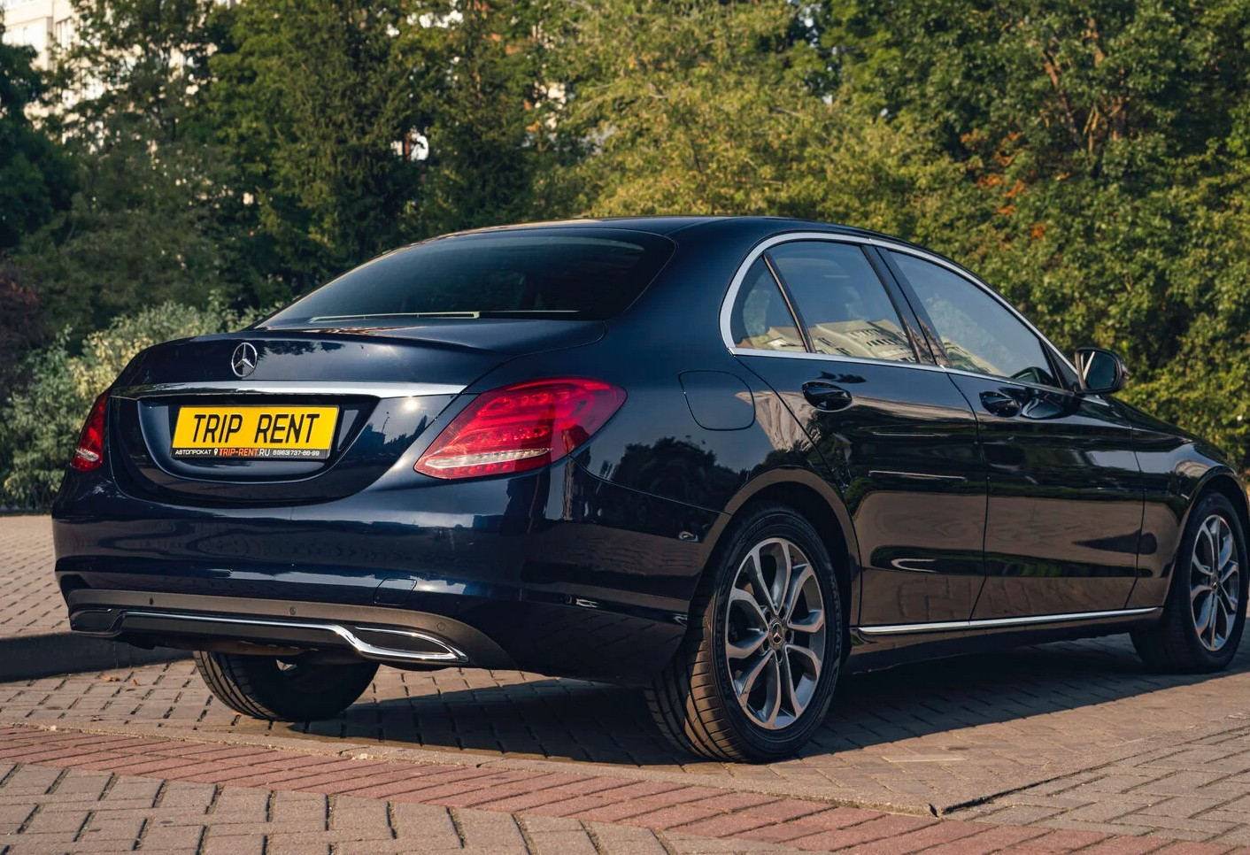 Аренда mercedes-benz c-klass бизнес класса 2018 года в городе Москва от 5592 руб./сутки, задний привод, двигатель: бензин, объем 1.6 литров, без водителя, недорого, вид 4 - RentRide