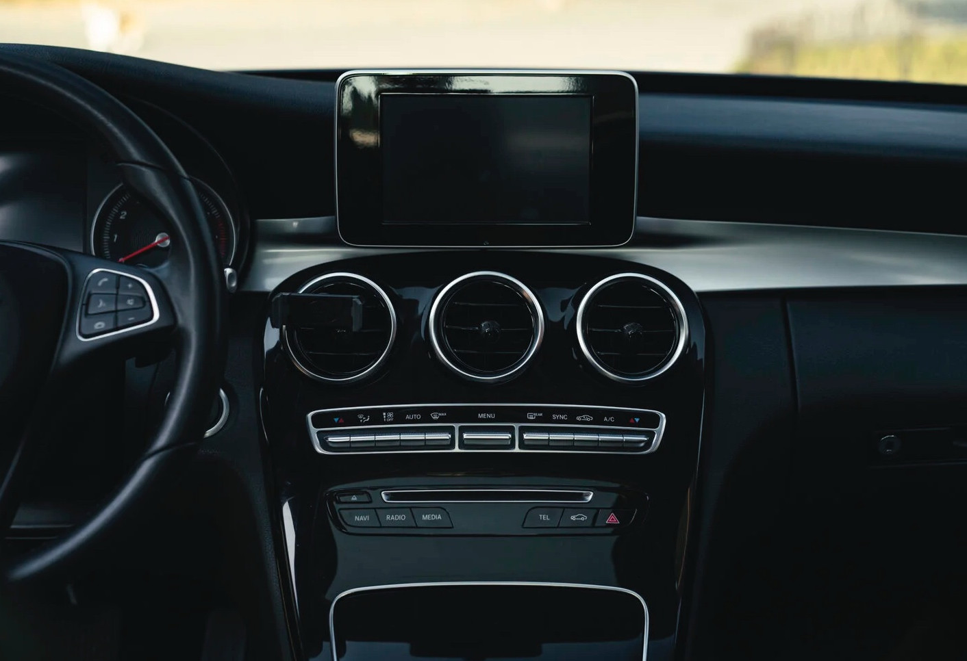 Аренда mercedes-benz c-klass бизнес класса 2018 года в городе Москва от 5592 руб./сутки, задний привод, двигатель: бензин, объем 1.6 литров, без водителя, недорого, вид 5 - RentRide