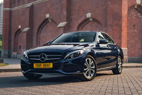 Прокат авто mercedes-benz c-klass бизнес класса 2018 года в городе Калининград от 5592 руб./сутки, задний привод, двигатель: бензин, объем 1.6 литров, без водителя, недорого - RentRide
