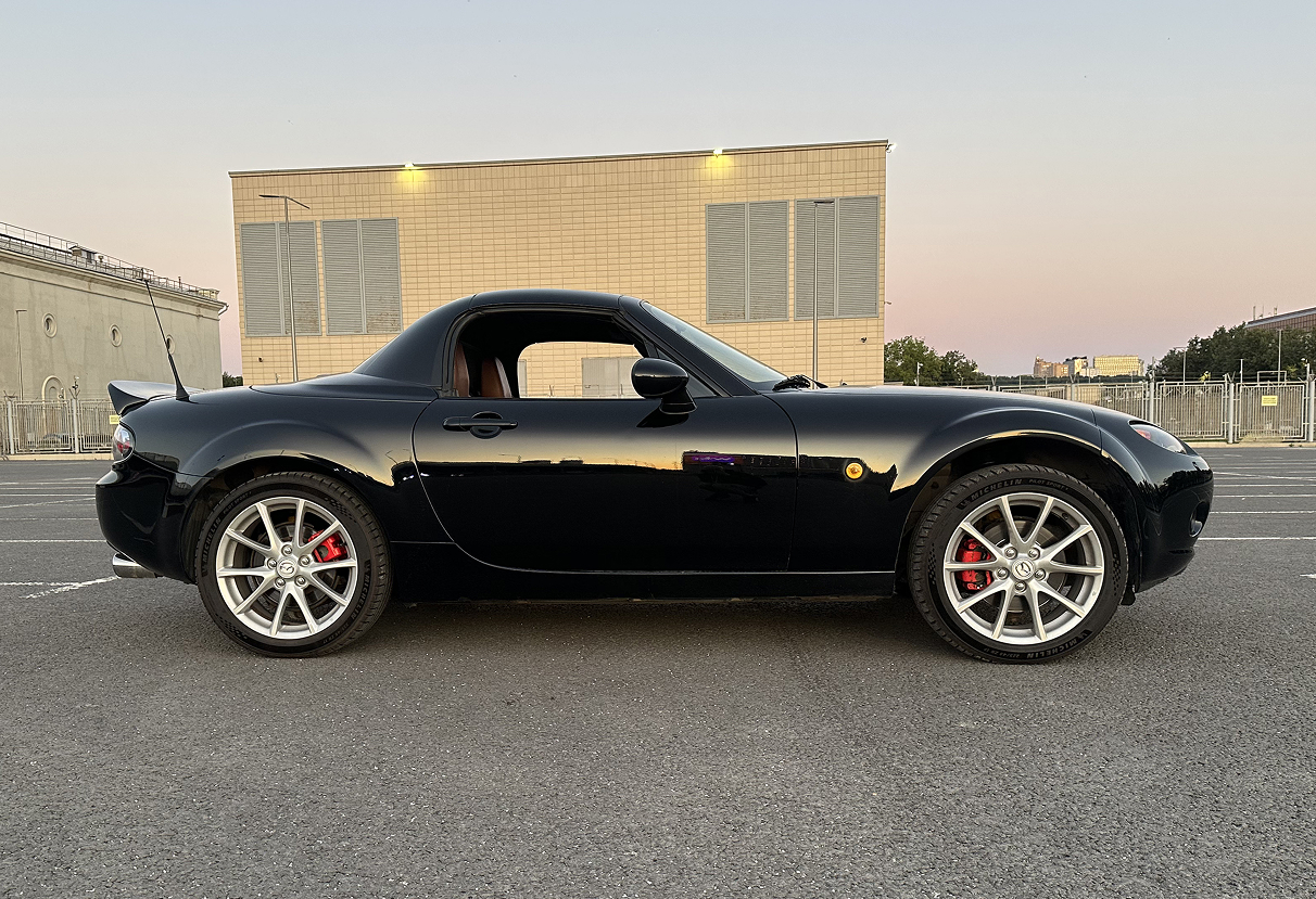 Аренда mazda mx-5 2008 года в городе Москва от 15992 руб./сутки, задний привод, двигатель: бензин, объем 2 литра, ОСАГО (Впишу в полис), без водителя, недорого, вид 3 - RentRide