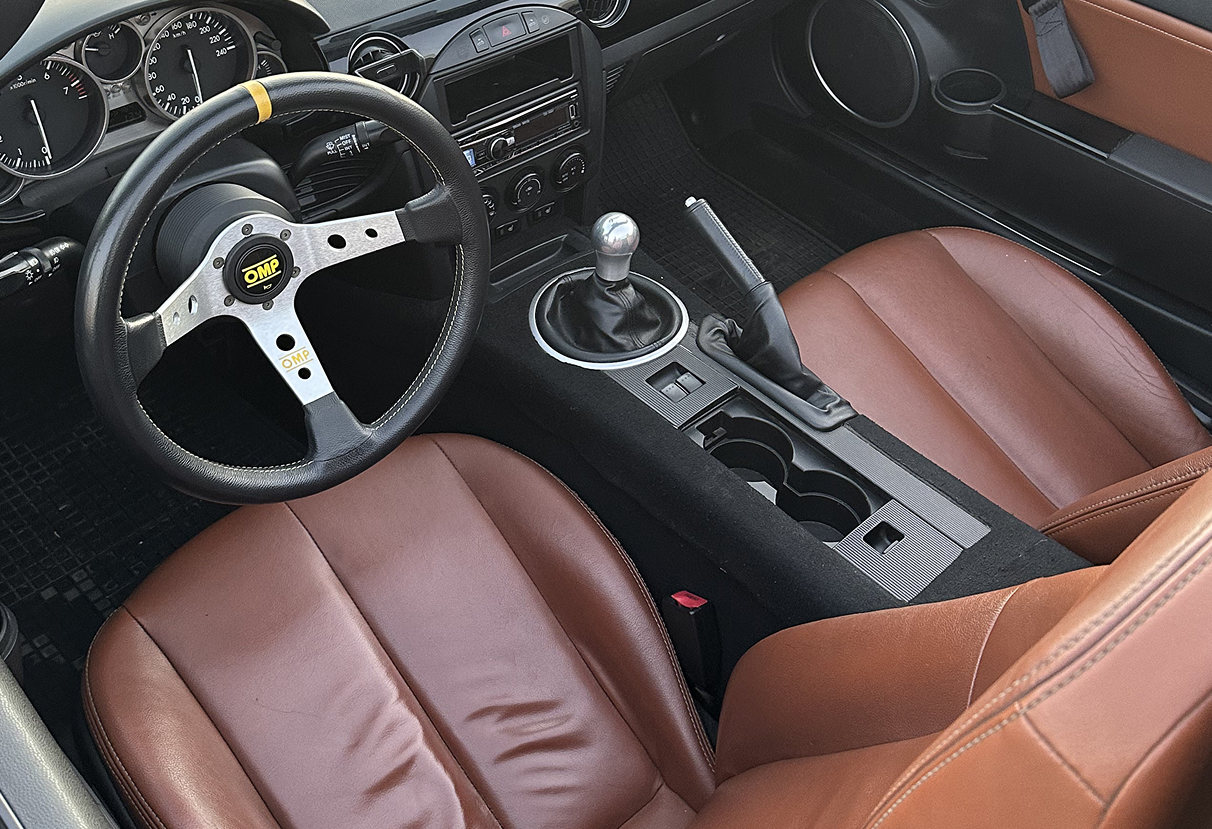 Аренда mazda mx-5 2008 года в городе Москва от 15992 руб./сутки, задний привод, двигатель: бензин, объем 2 литра, ОСАГО (Впишу в полис), без водителя, недорого, вид 8 - RentRide