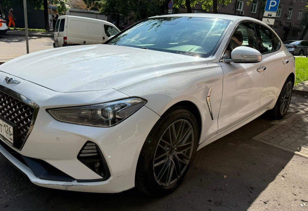 Аренда genesis g70 бизнес класса 2018 года в городе Москва Нагорная от 5500 руб./сутки, полный привод, двигатель: бензин, объем 2 литра, без водителя, недорого - RentRide