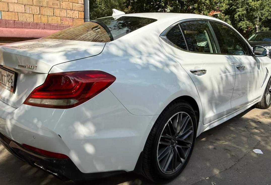 Аренда genesis g70 бизнес класса 2018 года в городе Москва Нагорная от 5500 руб./сутки, полный привод, двигатель: бензин, объем 2 литра, без водителя, недорого, вид 4 - RentRide