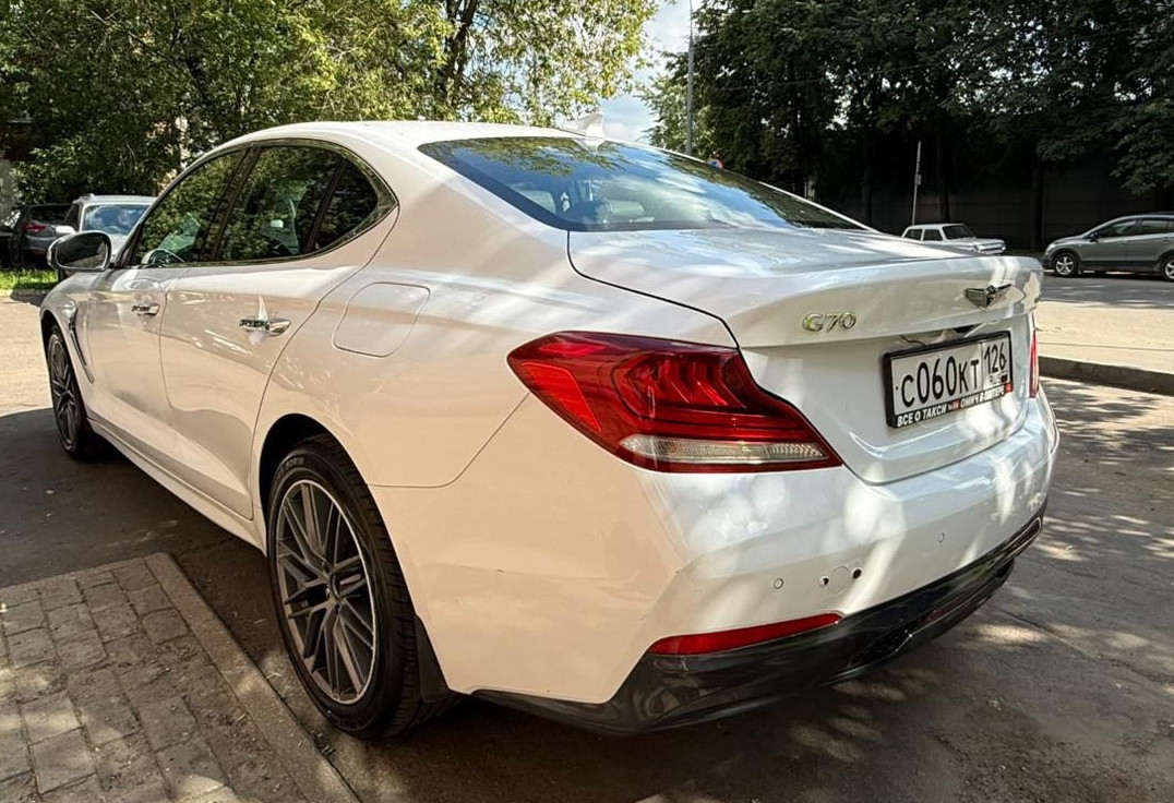 Аренда genesis g70 бизнес класса 2018 года в городе Москва Нагорная от 5500 руб./сутки, полный привод, двигатель: бензин, объем 2 литра, без водителя, недорого, вид 3 - RentRide