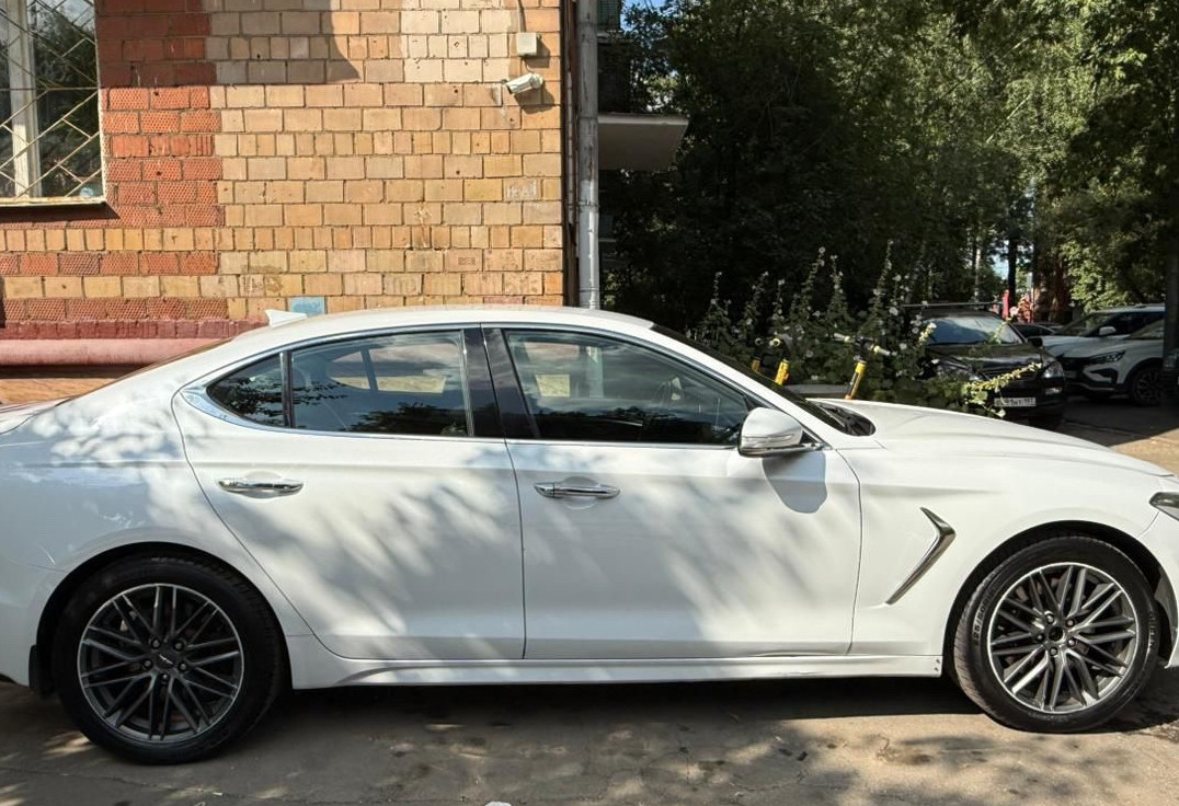 Аренда genesis g70 бизнес класса 2018 года в городе Москва Нагорная от 5500 руб./сутки, полный привод, двигатель: бензин, объем 2 литра, без водителя, недорого, вид 2 - RentRide