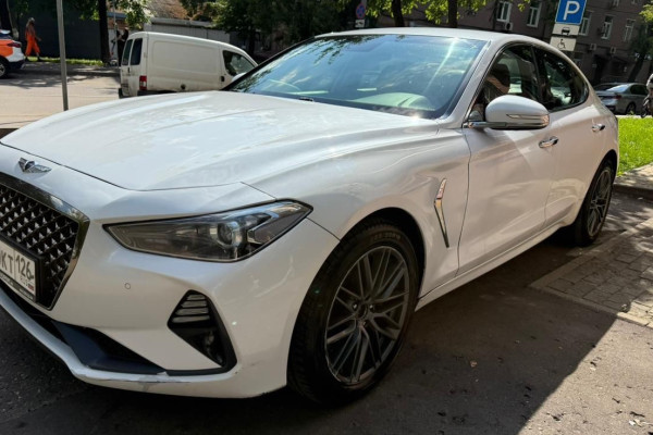Прокат авто genesis g70 бизнес класса 2018 года в городе Москва Нагорная от 5500 руб./сутки, полный привод, двигатель: бензин, объем 2 литра, без водителя, недорого - RentRide