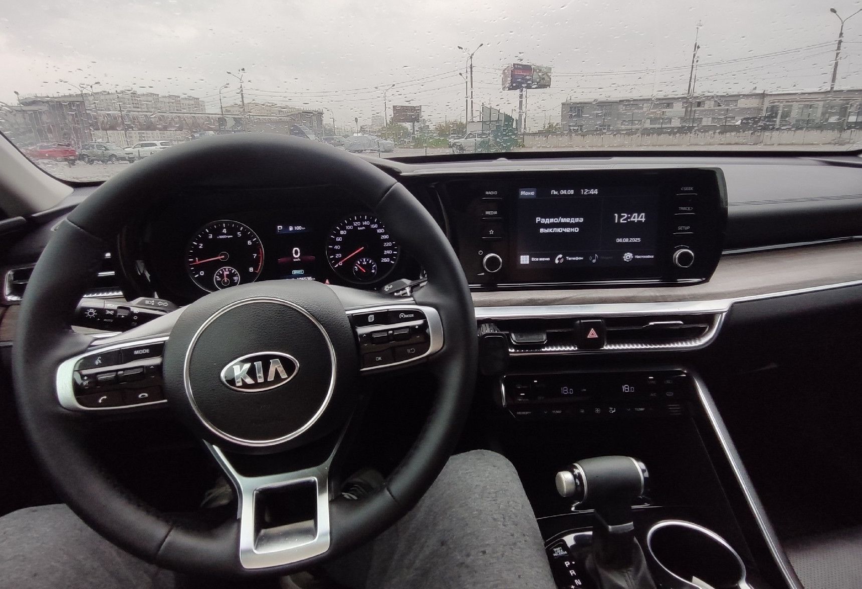 Аренда kia k5 стандарт класса 2021 года в городе Москва Бульвар Дмитрия Донского от 4800 руб./сутки, передний привод, двигатель: бензин, объем 2 литра, ОСАГО (Мультидрайв), без водителя, недорого, вид 9 - RentRide