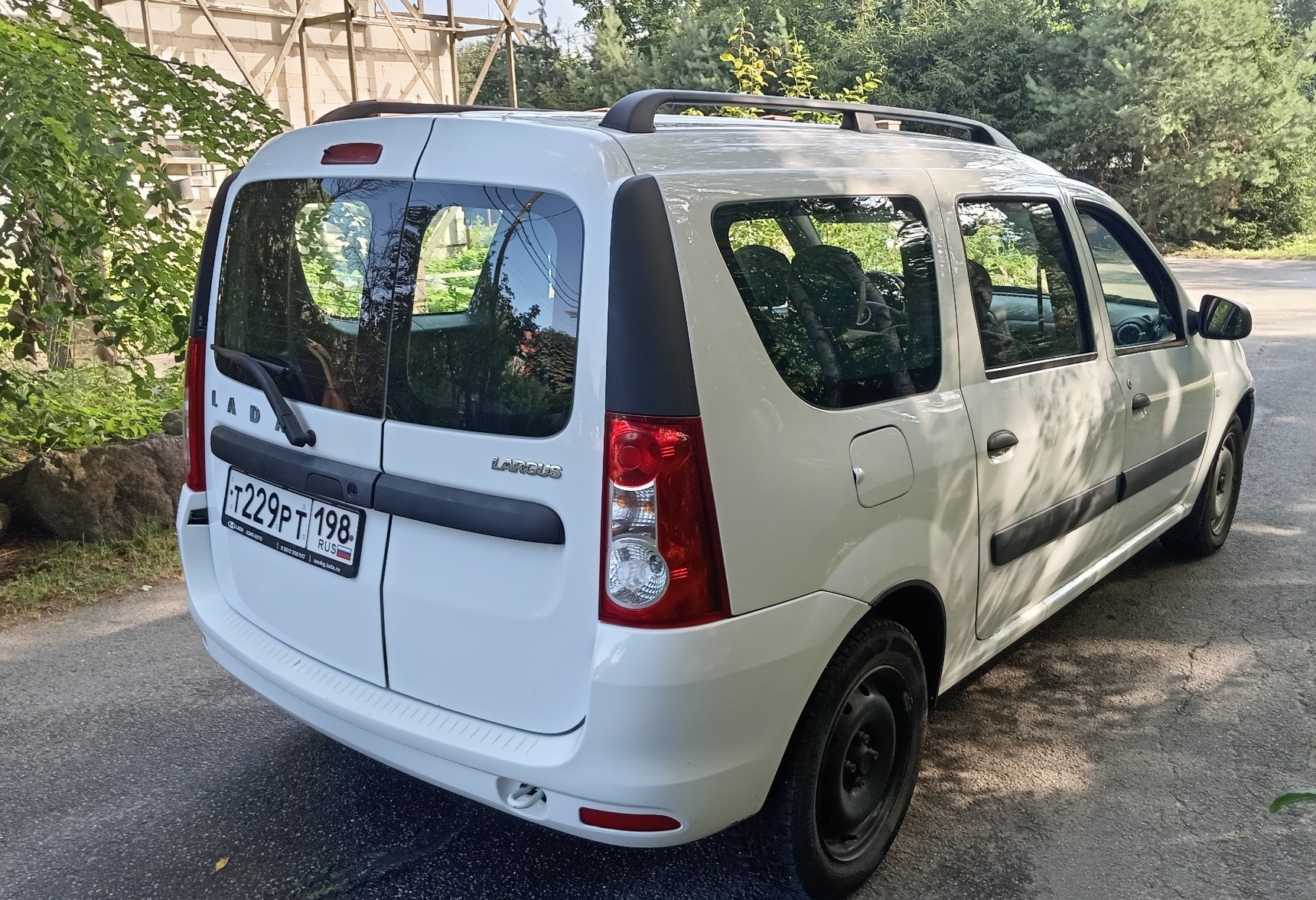 Аренда lada largus эконом класса 2020 года в городе Москва Старая Деревня от 2400 руб./сутки, передний привод, двигатель: бензин, объем 1.6 литров, ОСАГО (Впишу в полис), без водителя, недорого, вид 3 - RentRide