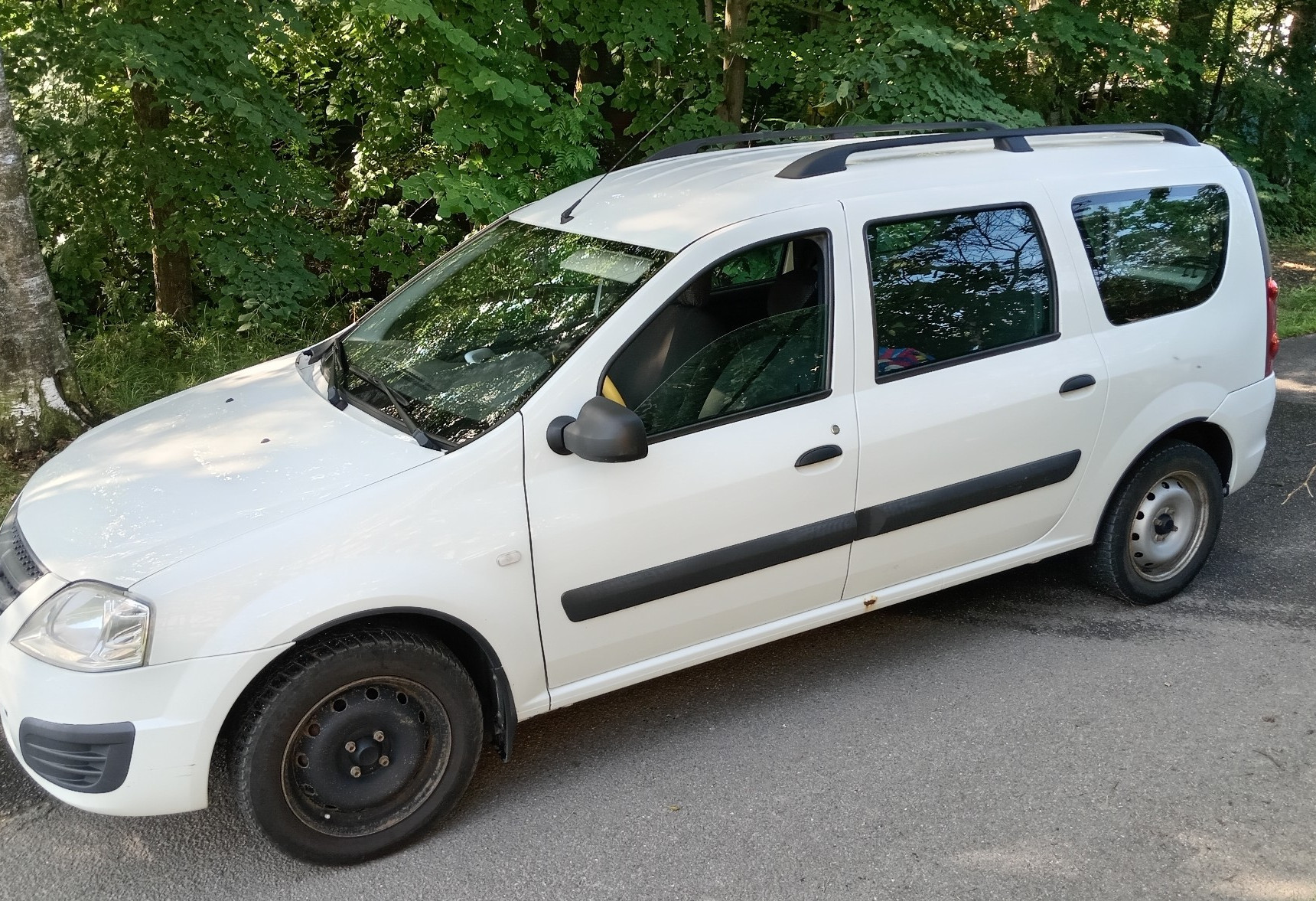 Аренда lada largus эконом класса 2020 года в городе Москва Старая Деревня от 2400 руб./сутки, передний привод, двигатель: бензин, объем 1.6 литров, ОСАГО (Впишу в полис), без водителя, недорого - RentRide