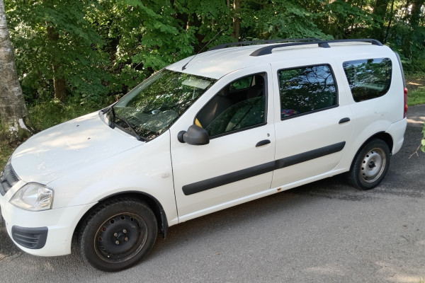 Прокат авто lada largus эконом класса 2020 года в городе Санкт-Петербург Старая Деревня от 2400 руб./сутки, передний привод, двигатель: бензин, объем 1.6 литров, ОСАГО (Впишу в полис), без водителя, недорого - RentRide